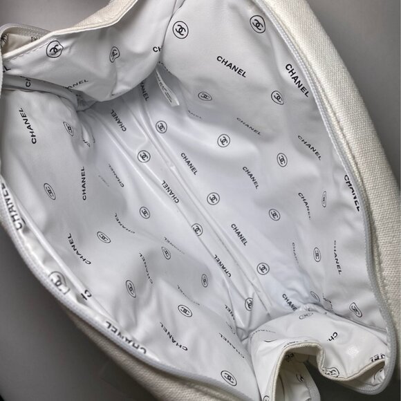 CHANEL Vintage Parfums/Makeup Bag - Picture 7 of 8